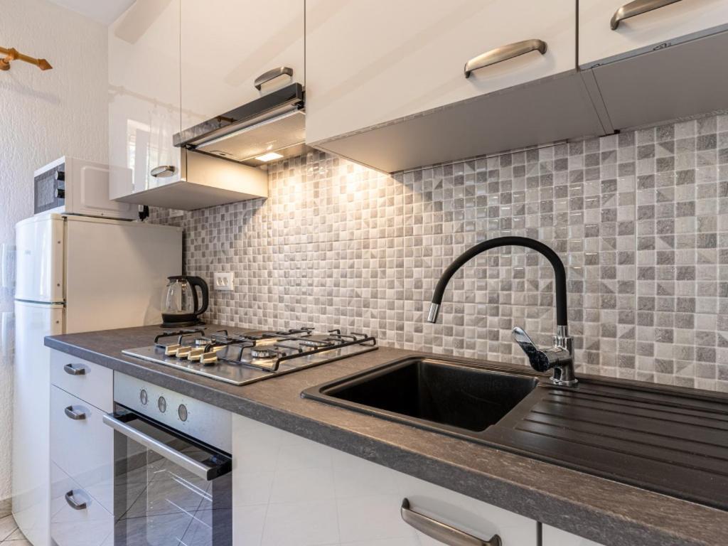 Merag Sunrise Apartment Cres